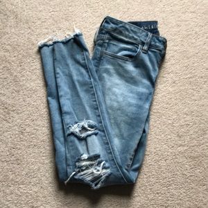 Light Wash AE Ripped Jeans